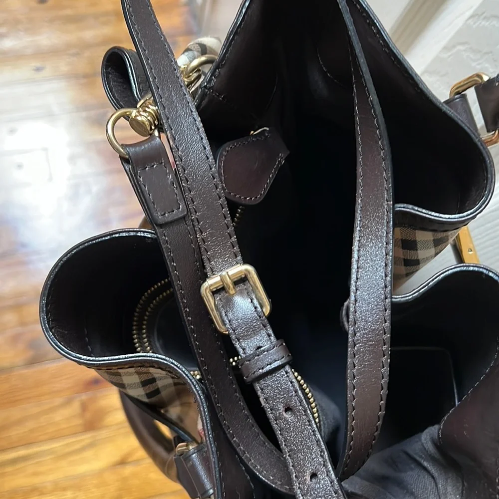 Burberry Tote bag with Sling Using good condition with dust bag - Picture 10 of 16